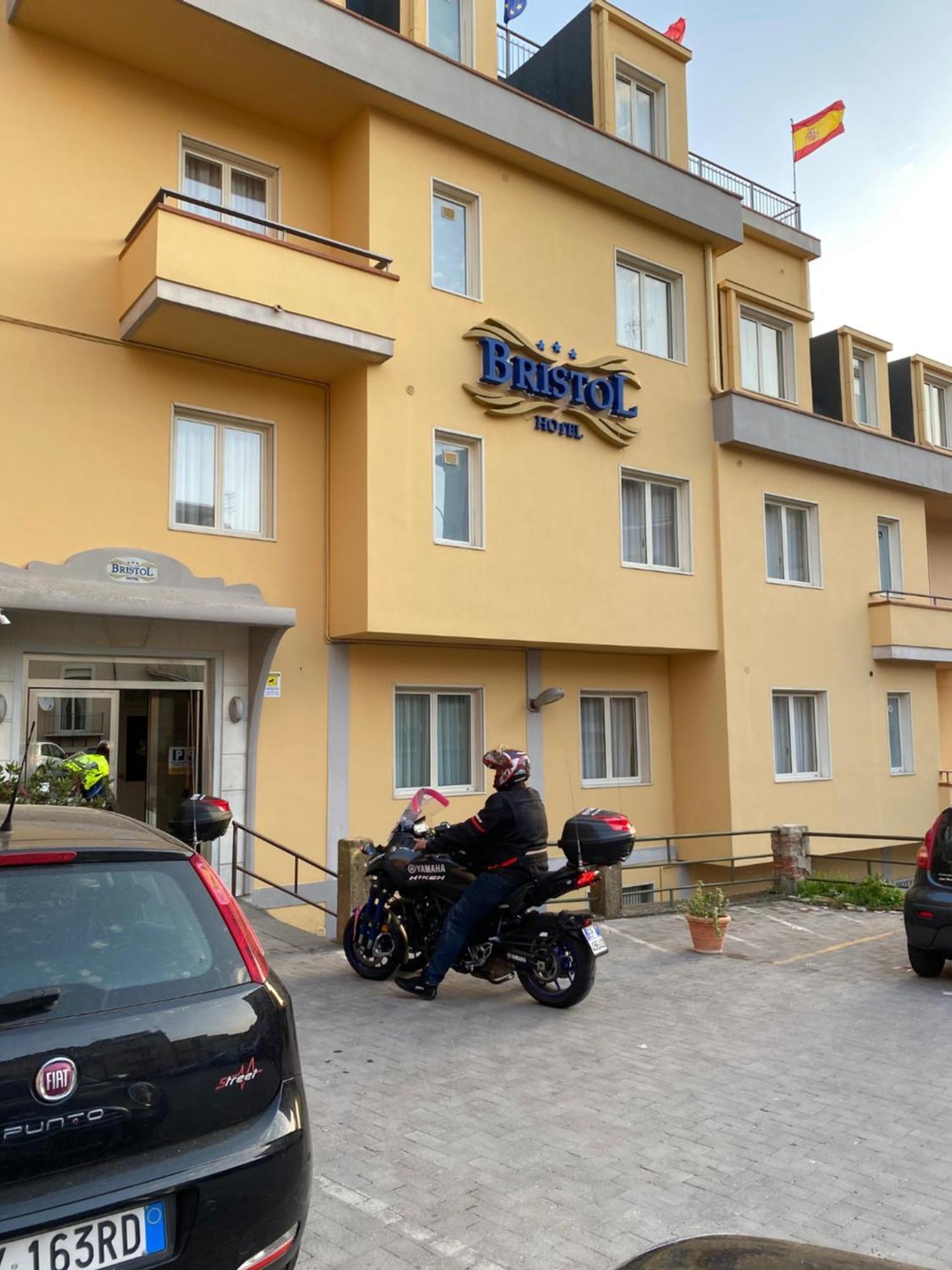 Hotel Bristol إينّا المظهر الخارجي الصورة