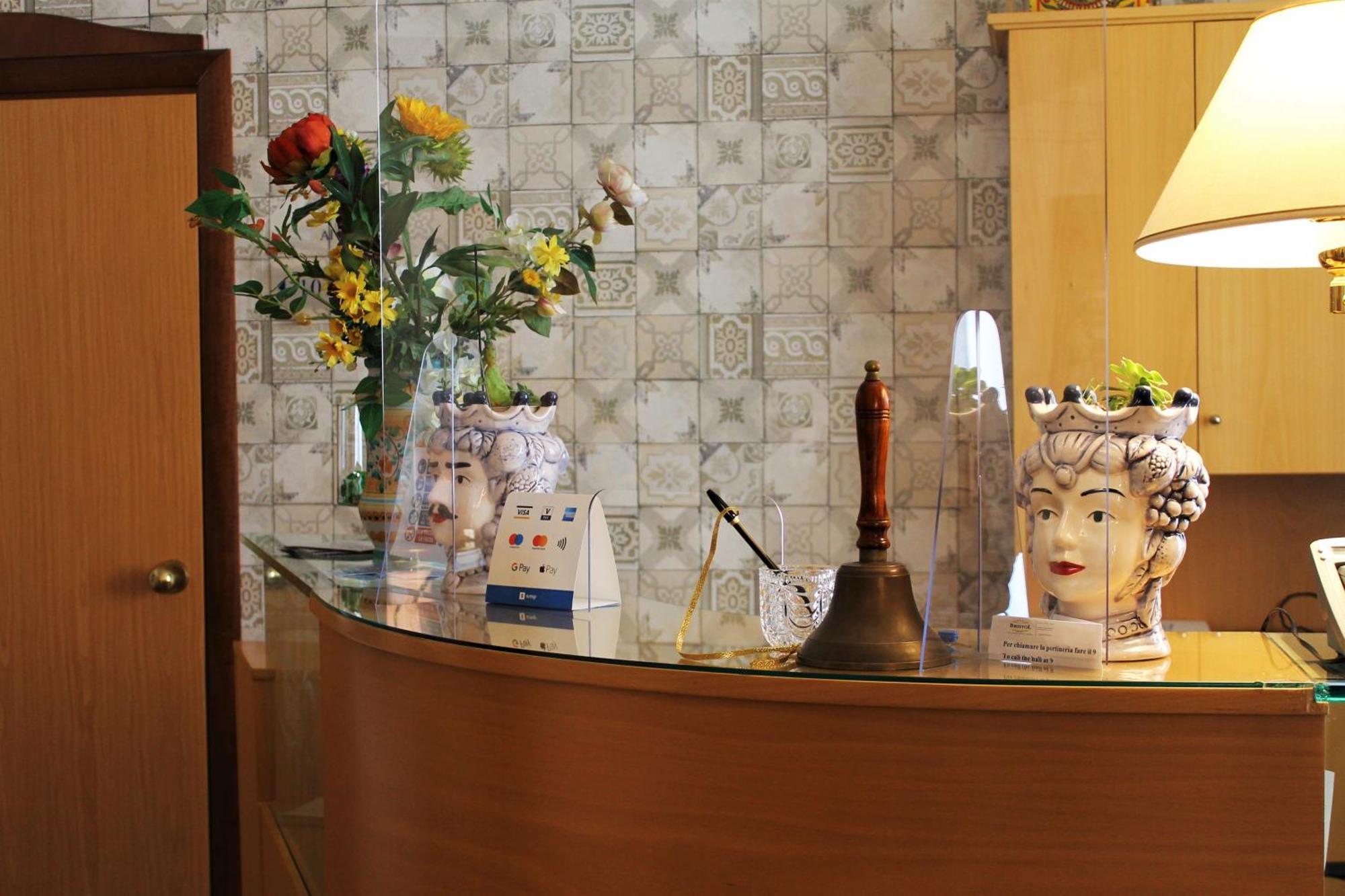 Hotel Bristol إينّا المظهر الخارجي الصورة